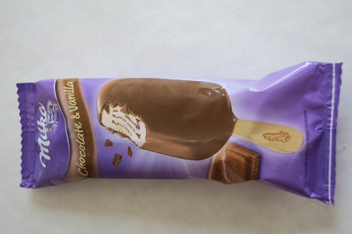 Mražený krém  s rostlinným tukem vanilkový s mléčnou čokoládovou složkou 7% s polevou z mléčné čokolády 32% (2017)