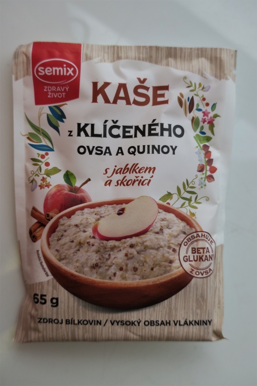 Kaše z klíčeného ovsa a quinoy s jablkem a skořicí (2021)